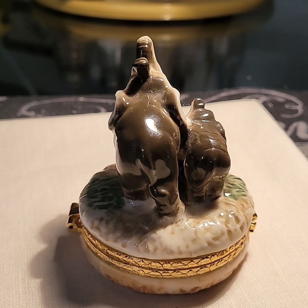 Elephant Trinket Box Porcelain - Picture 5 of 9